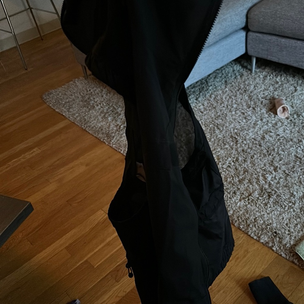 EUC Lululemon Lightweight Breathable Vest size 6 Black